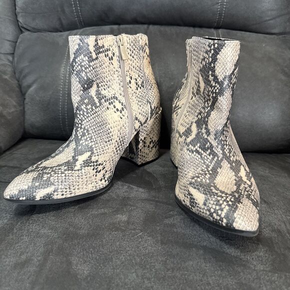 Torrid Block Heel Booties Size 10.5 Wide Snake Skin Side Zip Chunky Heel Pointed - Picture 1 of 12